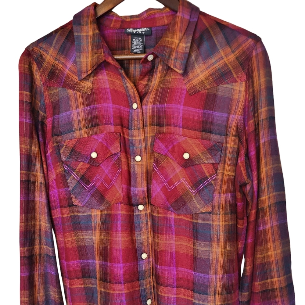 Wrangler Retro Bright Button-up Top with Pearl Snap Buttons - Picture 2 of 7